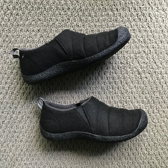 Keen Men’s Howser II Slip On Slippers In Black Felt/Black, Size 9 - Picture 4 of 11